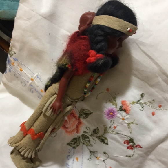 Cutest Carlson doll. Indian princess with papoose. Amazing detail and quality - Picture 10 of 16